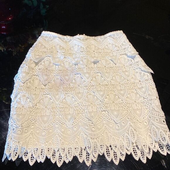 White layers of lace zipper back skirt size 0 - Picture 1 of 7